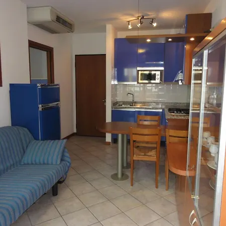 Beachside Comfort With Pool And Terrace Appartement