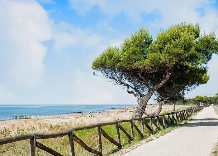 Beachside Comfort With Pool And Terrace Apartamento Bibione