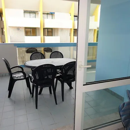 アパート Beachside Comfort With Pool And Terrace ビビオーネ