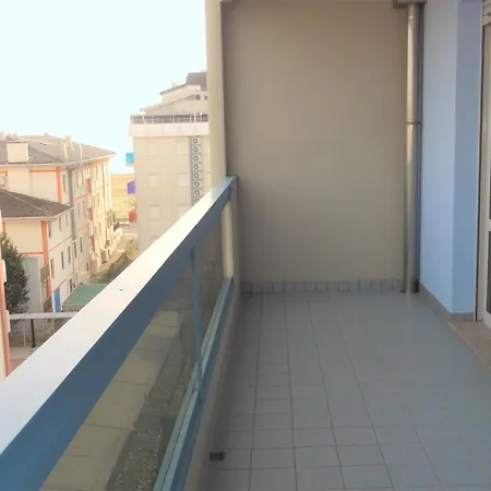Beachside Comfort With Pool And Terrace *